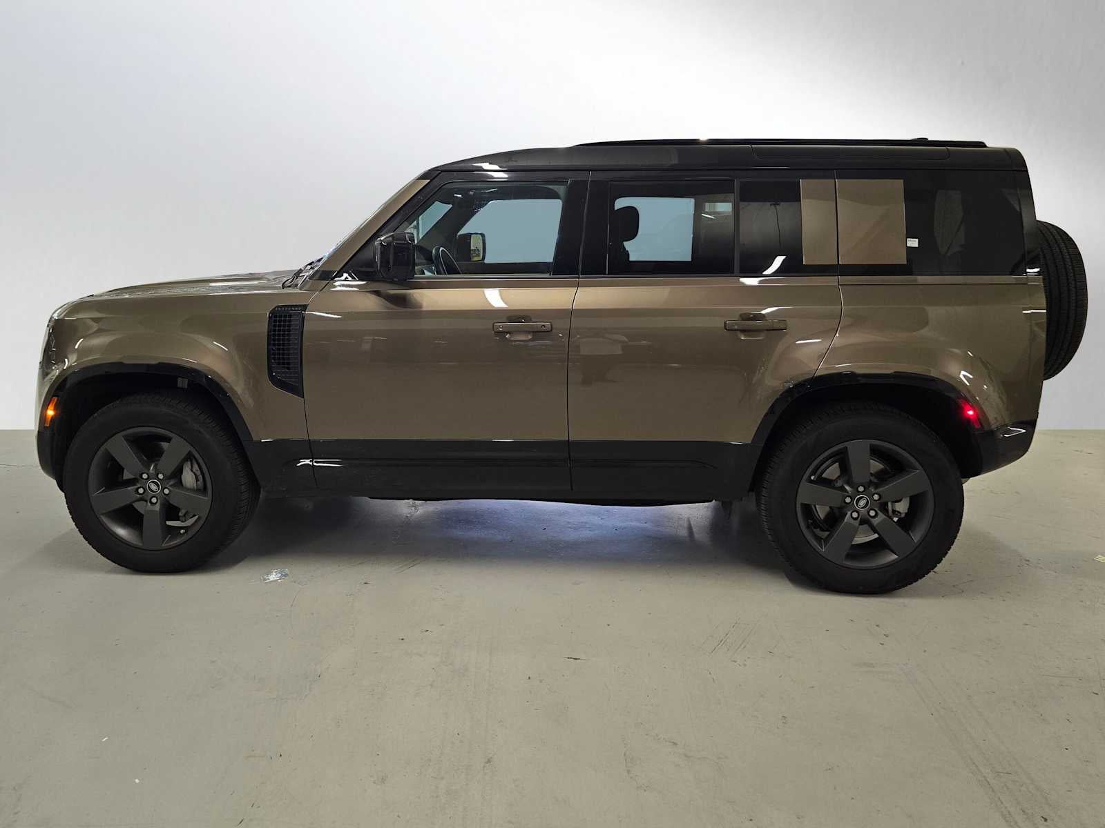 2025 Land Rover Defender X-Dynamic SE 110 P400