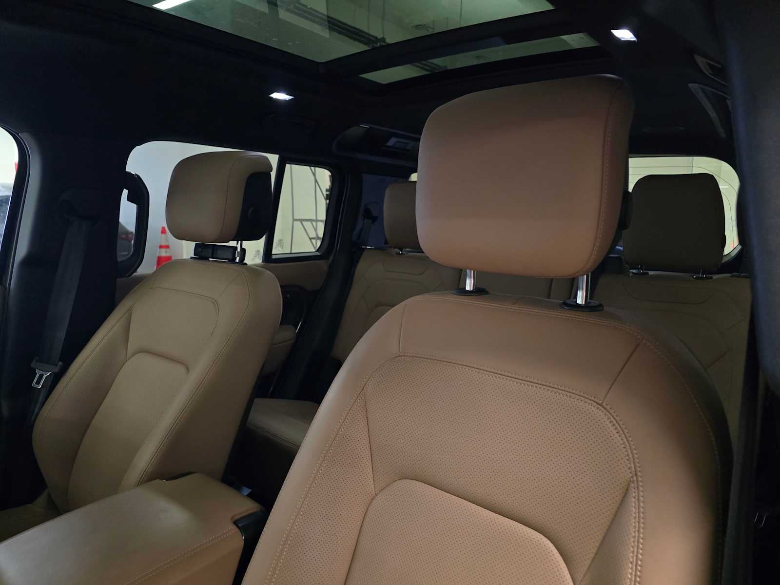 2025 Land Rover Defender X-Dynamic SE 110 P400