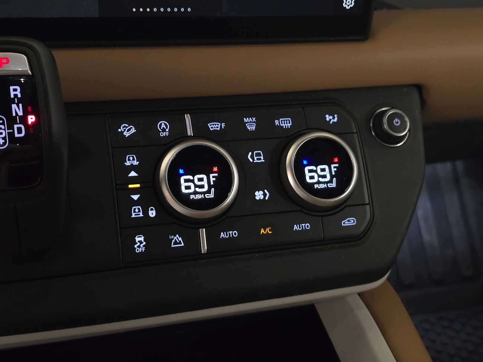 2025 Land Rover Defender X-Dynamic SE 110 P400