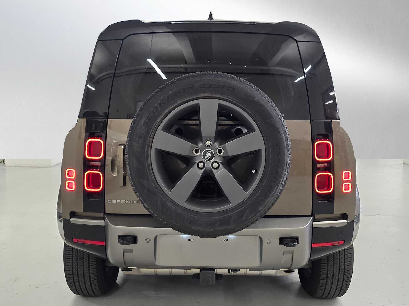 2025 Land Rover Defender X-Dynamic SE 110 P400