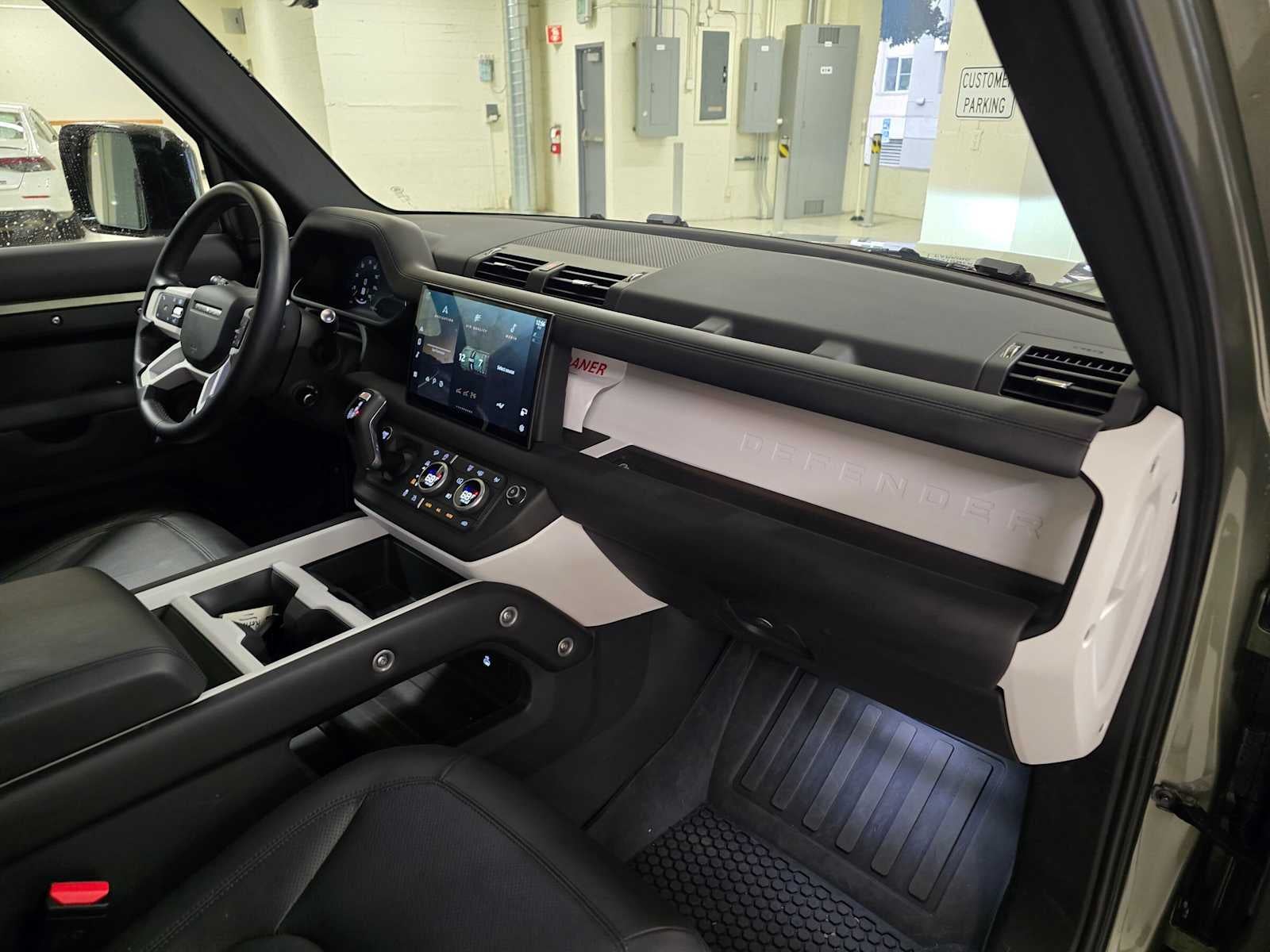 2025 Land Rover Defender X-Dynamic SE 130 P400