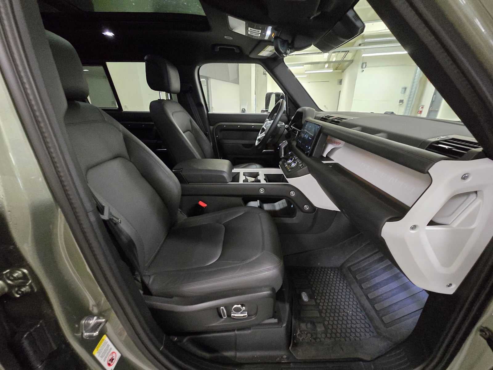 2025 Land Rover Defender X-Dynamic SE 130 P400