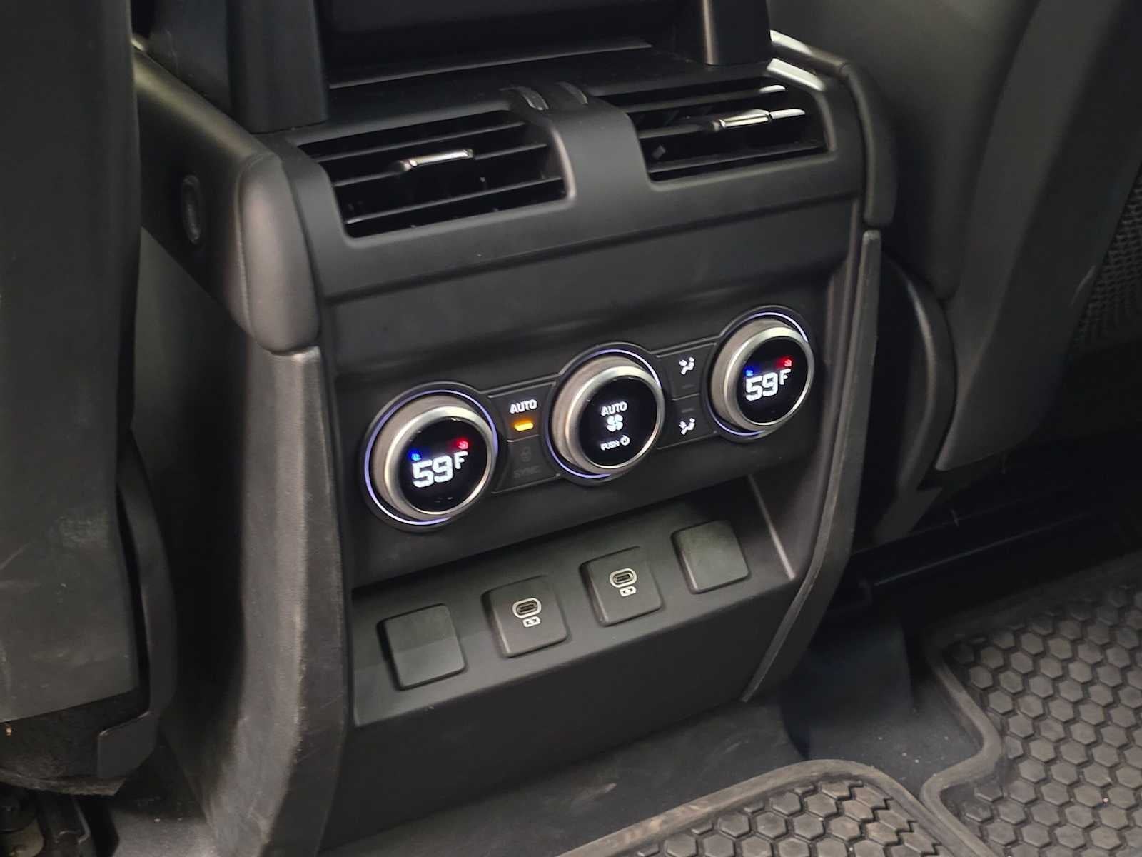 2025 Land Rover Defender X-Dynamic SE 130 P400