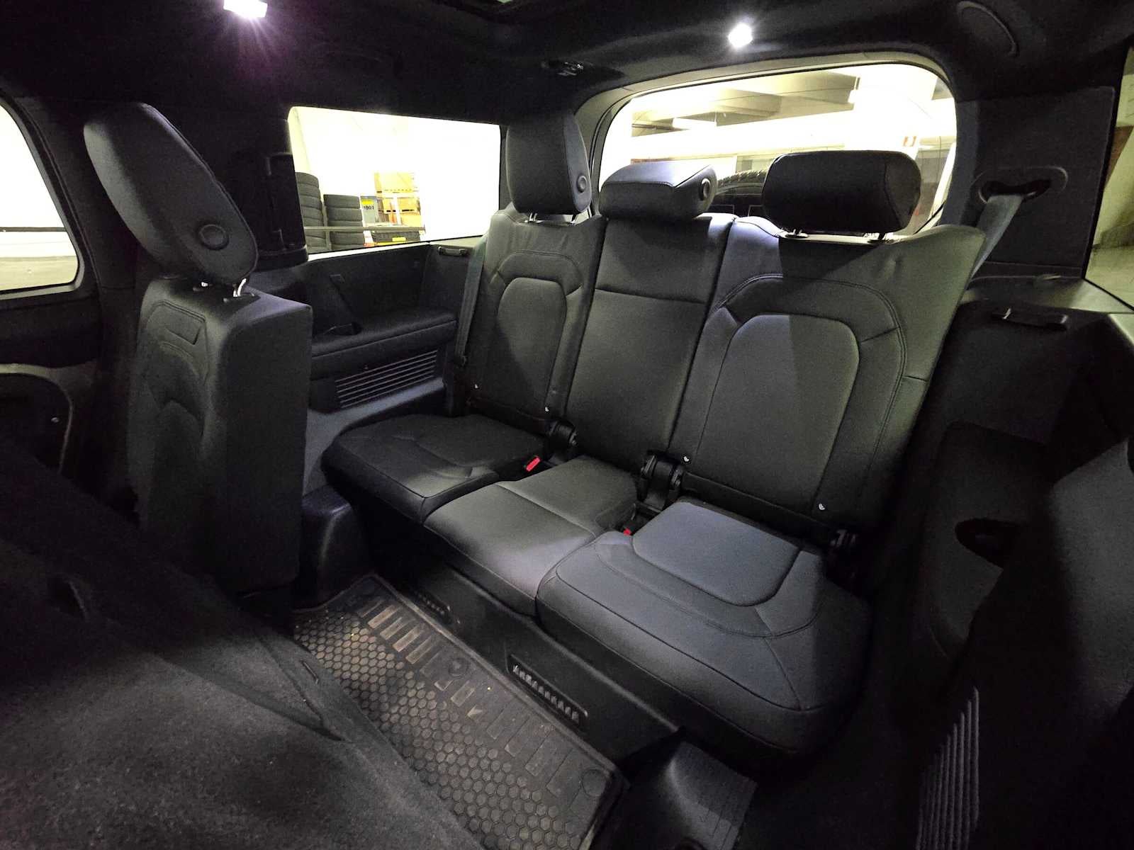 2025 Land Rover Defender X-Dynamic SE 130 P400