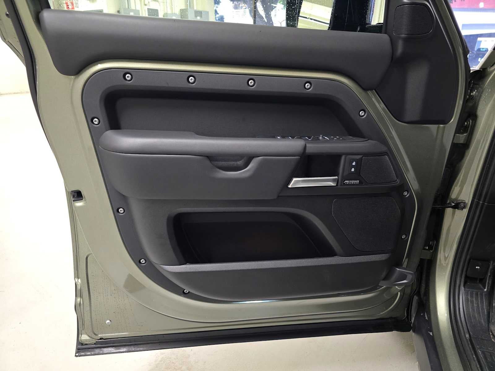 2025 Land Rover Defender X-Dynamic SE 130 P400