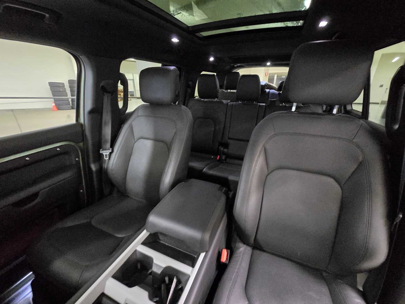 2025 Land Rover Defender X-Dynamic SE 130 P400