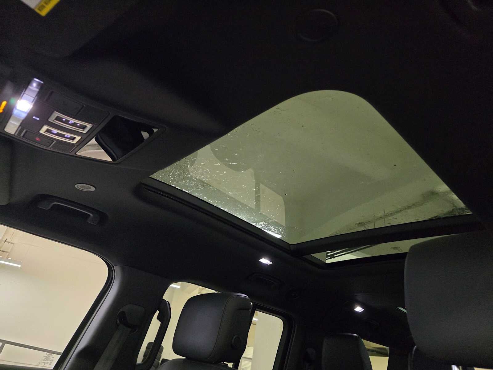 2025 Land Rover Defender X-Dynamic SE 130 P400