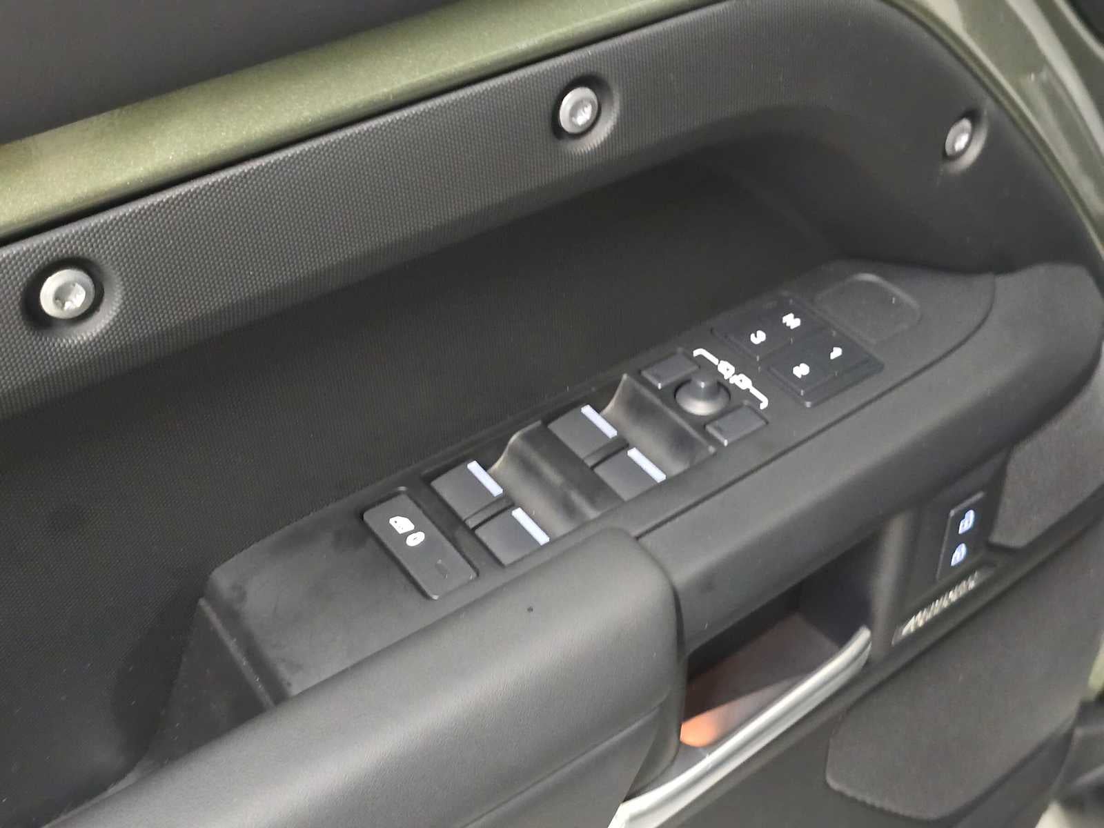 2025 Land Rover Defender X-Dynamic SE 130 P400