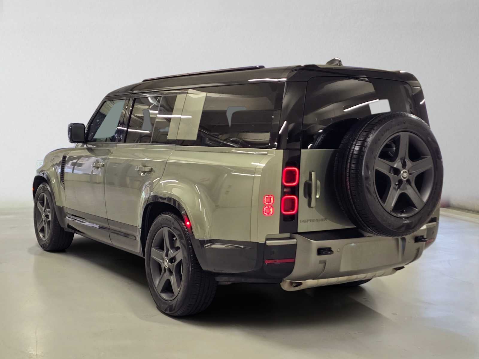 2025 Land Rover Defender X-Dynamic SE 130 P400