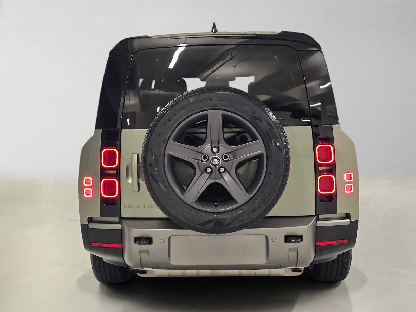 2025 Land Rover Defender X-Dynamic SE 130 P400