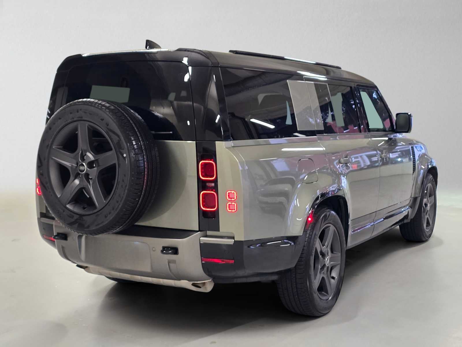 2025 Land Rover Defender X-Dynamic SE 130 P400