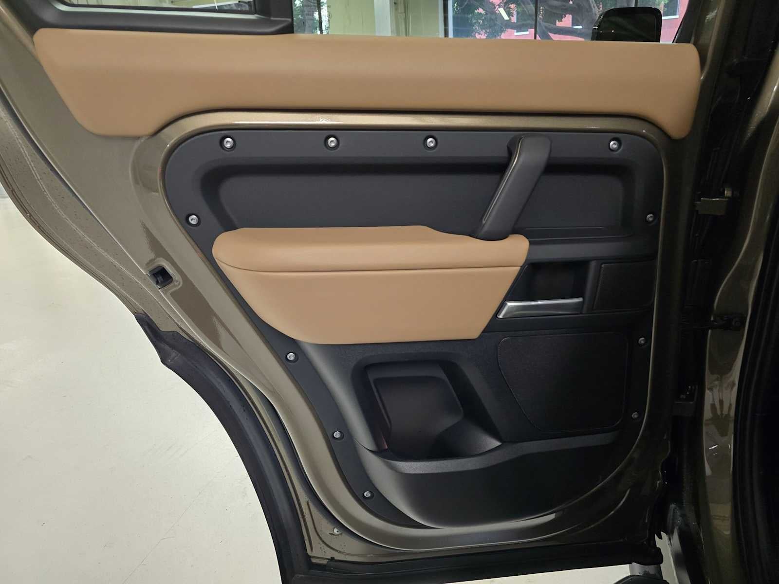 2025 Land Rover Defender X-Dynamic SE 130 P400