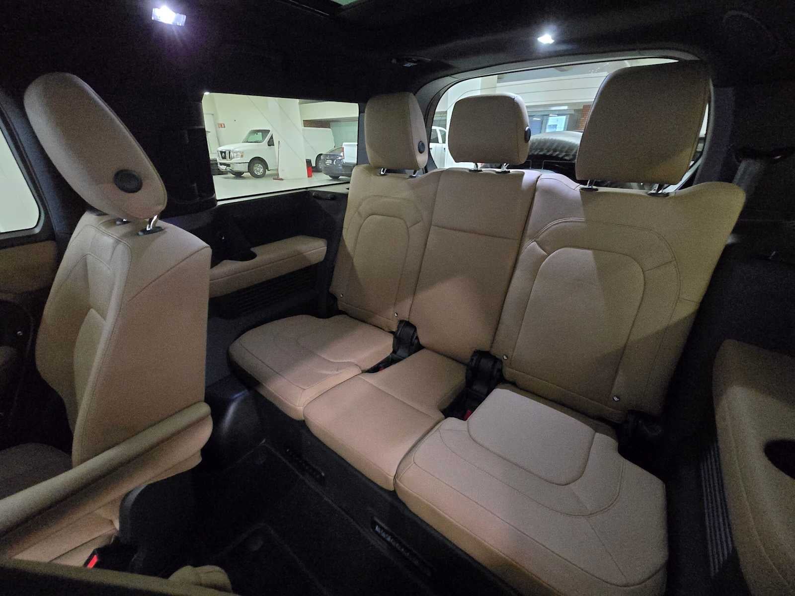 2025 Land Rover Defender X-Dynamic SE 130 P400