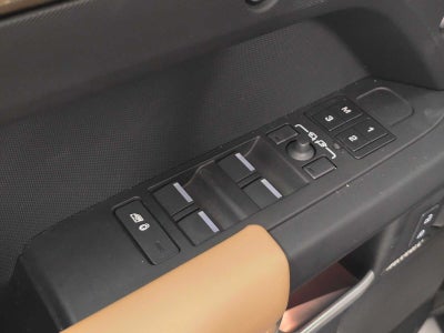 2025 Land Rover Defender X-Dynamic SE 130 P400