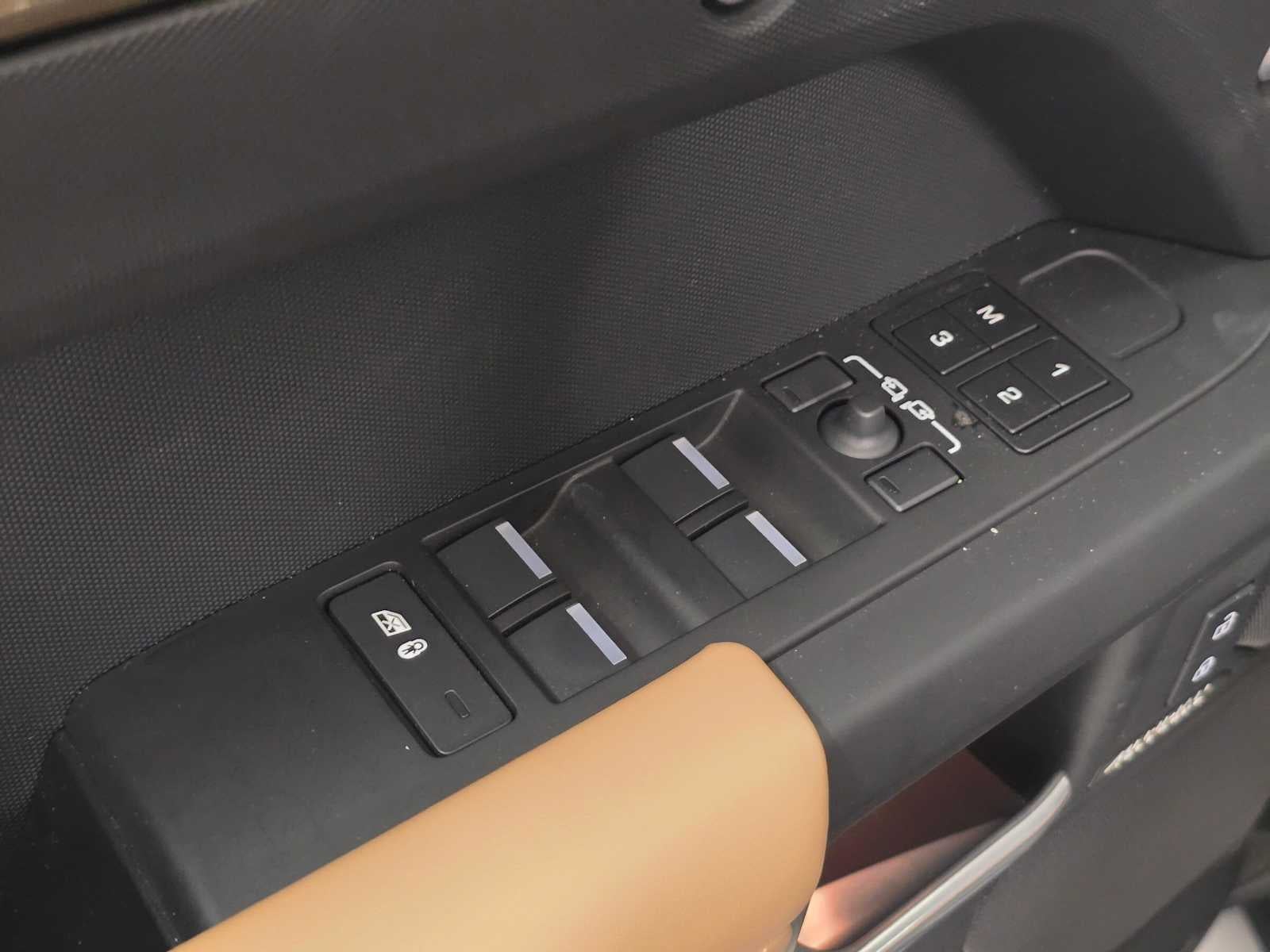 2025 Land Rover Defender X-Dynamic SE 130 P400
