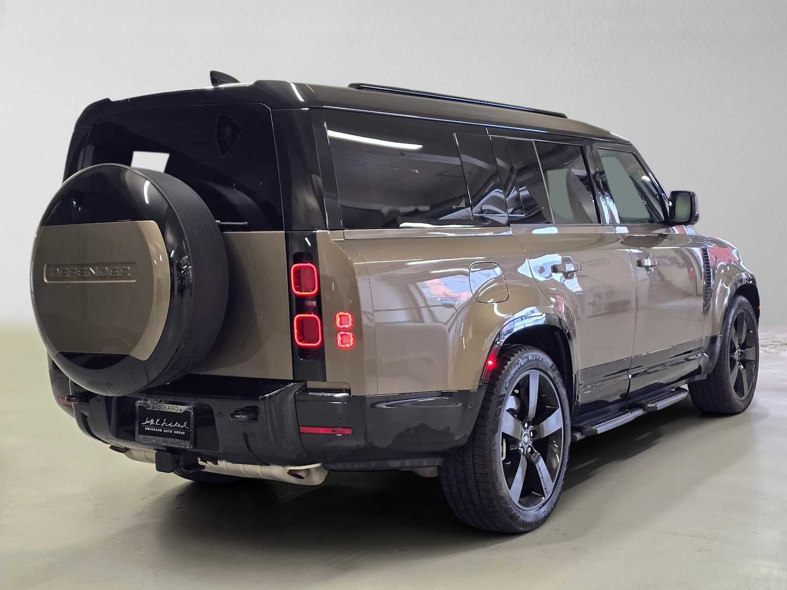 2025 Land Rover Defender X-Dynamic SE 130 P400