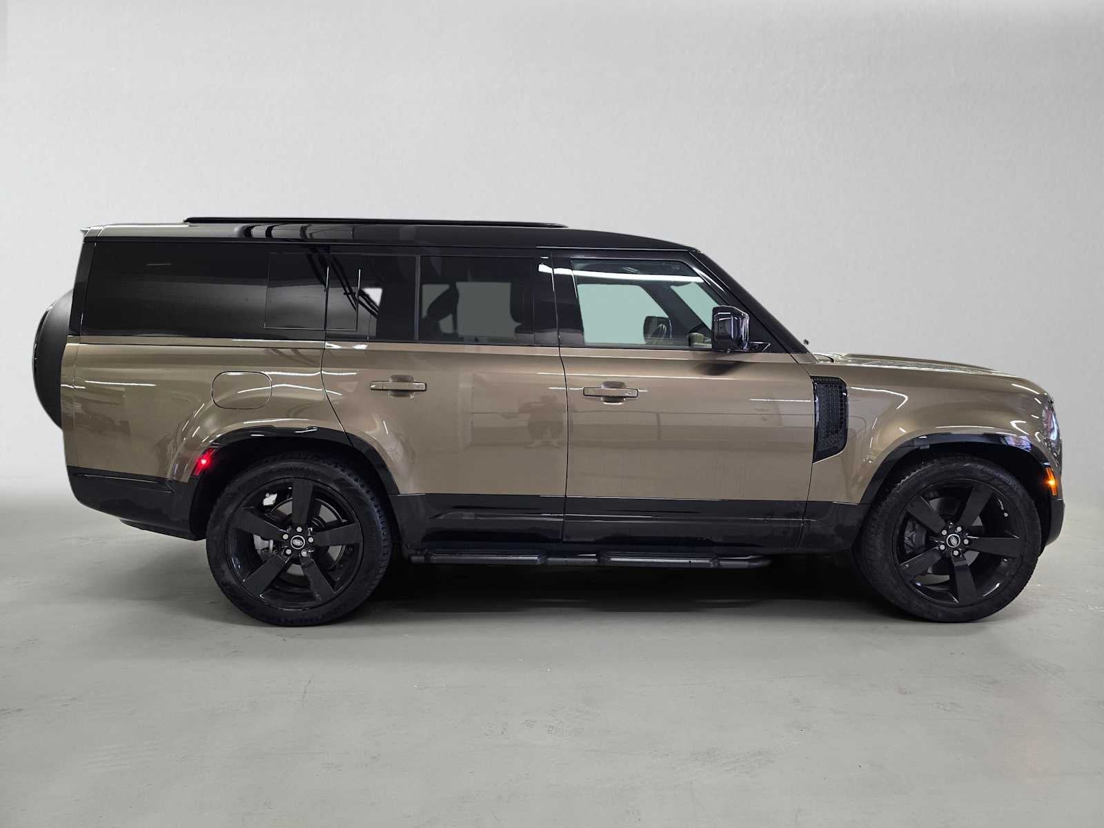 2025 Land Rover Defender X-Dynamic SE 130 P400