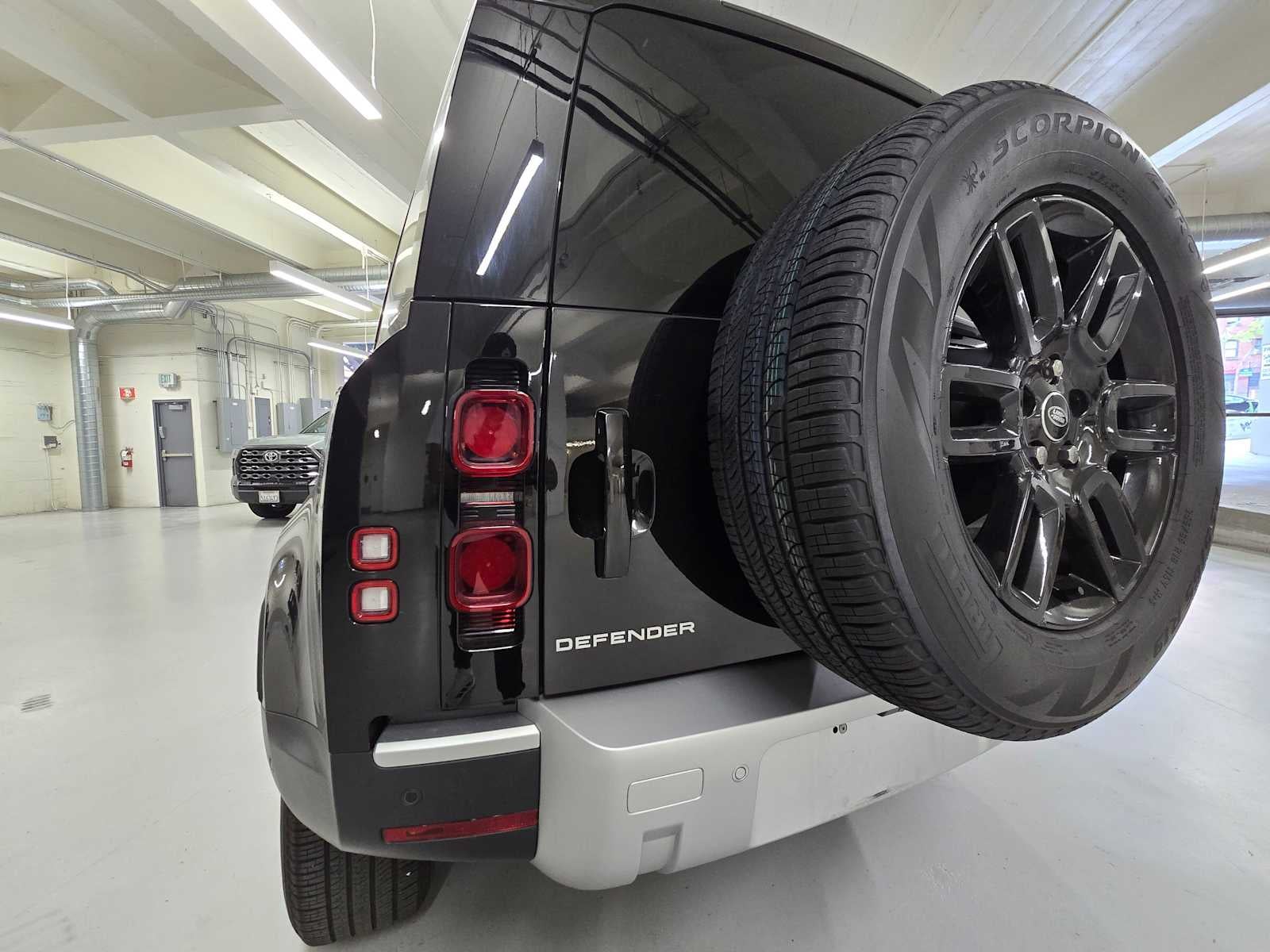 2025 Land Rover Defender S 110 P400