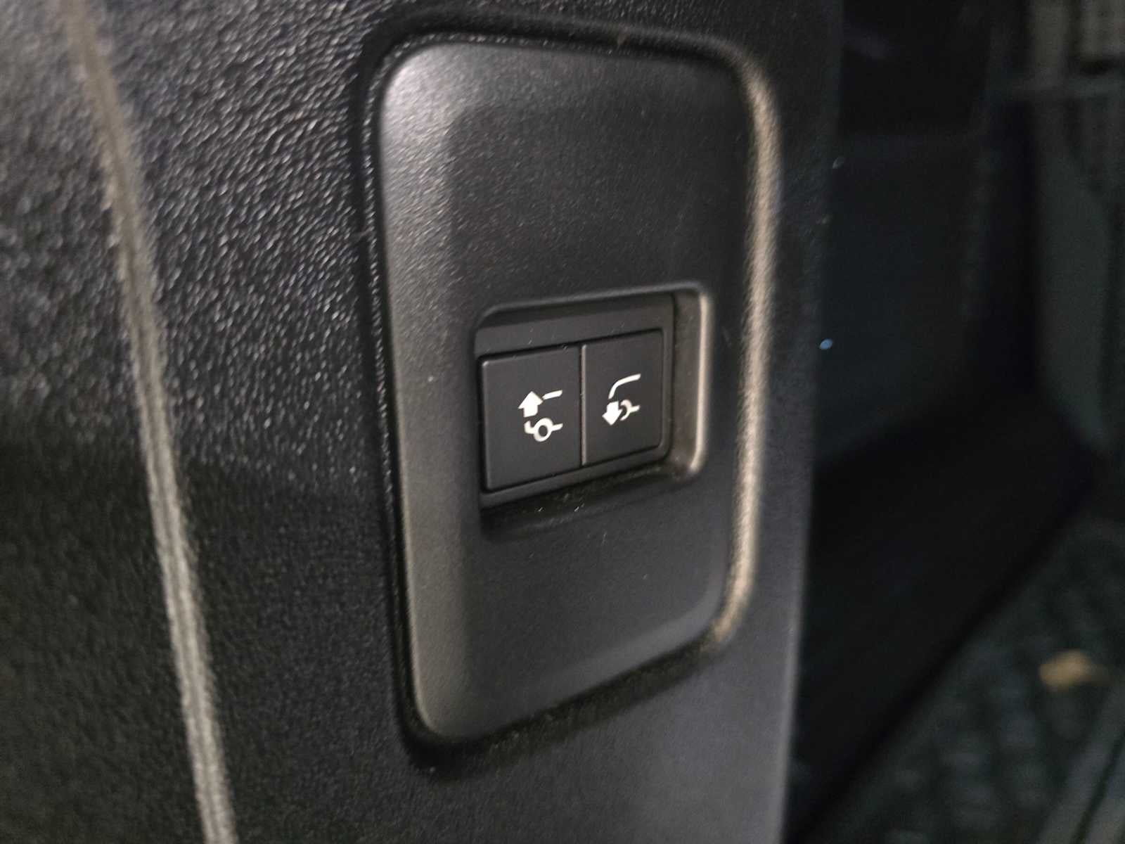 2025 Land Rover Defender S 110 P400