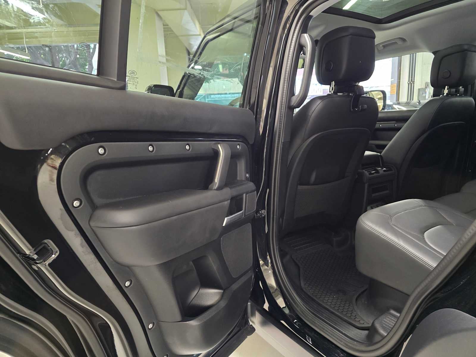 2025 Land Rover Defender S 110 P400