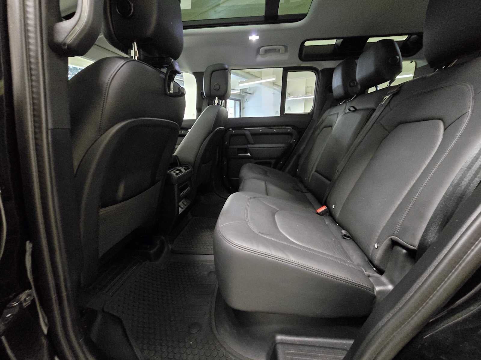 2025 Land Rover Defender S 110 P400