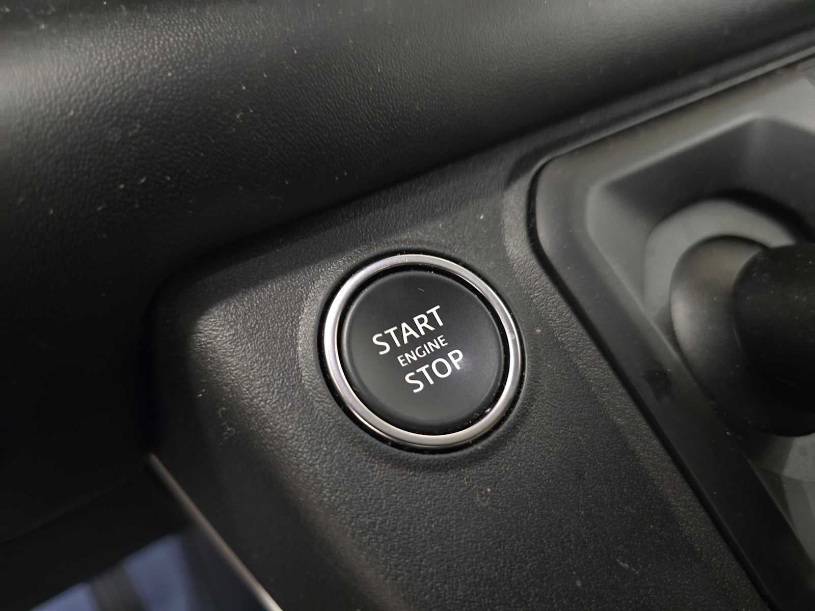 2025 Land Rover Defender S 110 P400