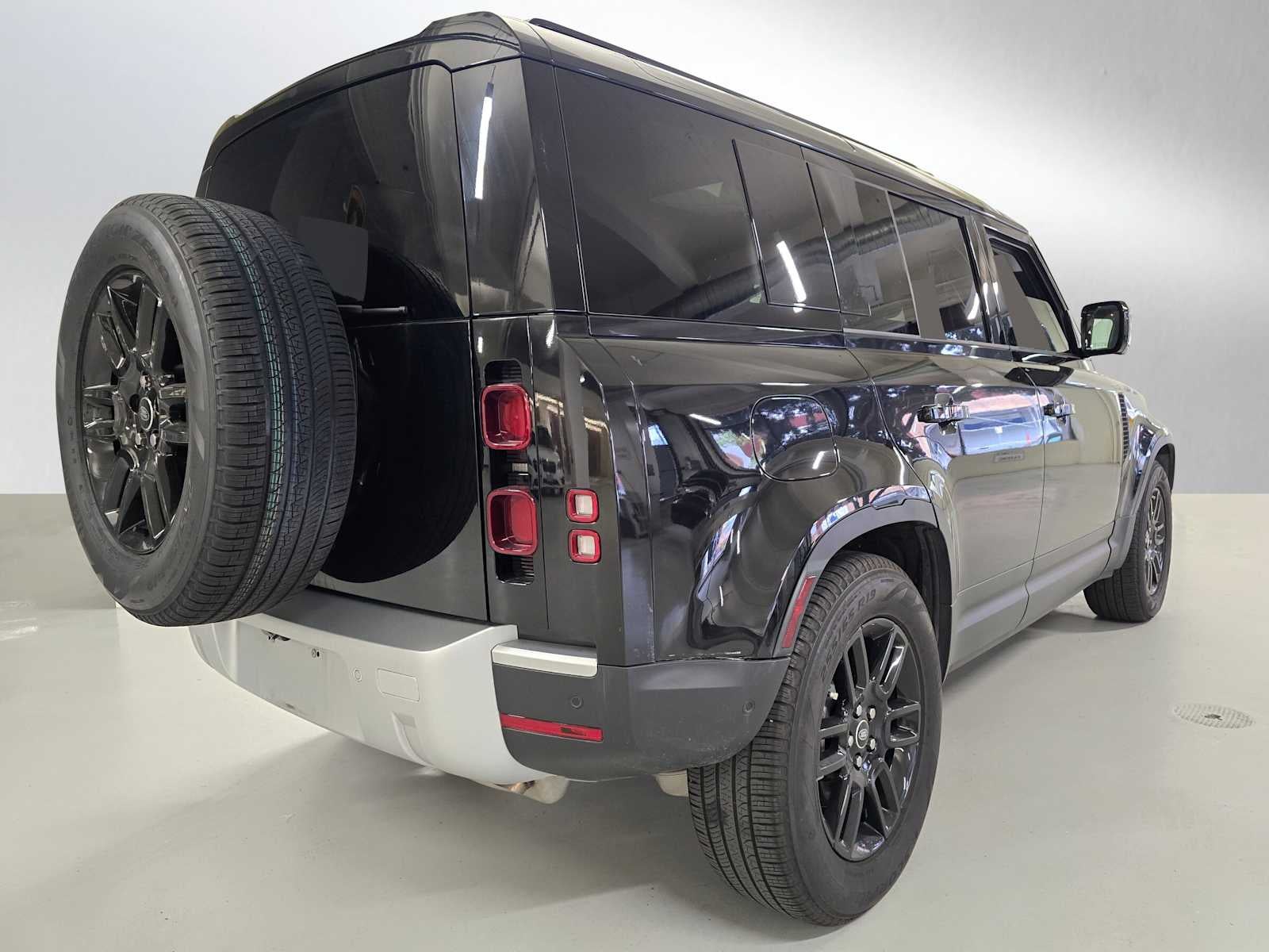 2025 Land Rover Defender S 110 P400