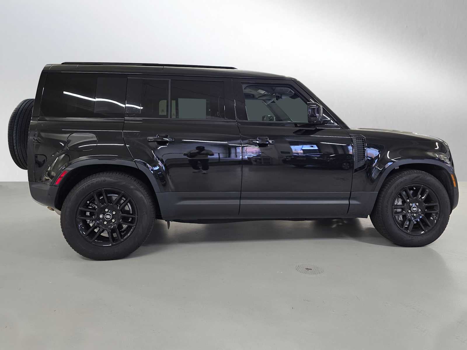 2025 Land Rover Defender S 110 P400