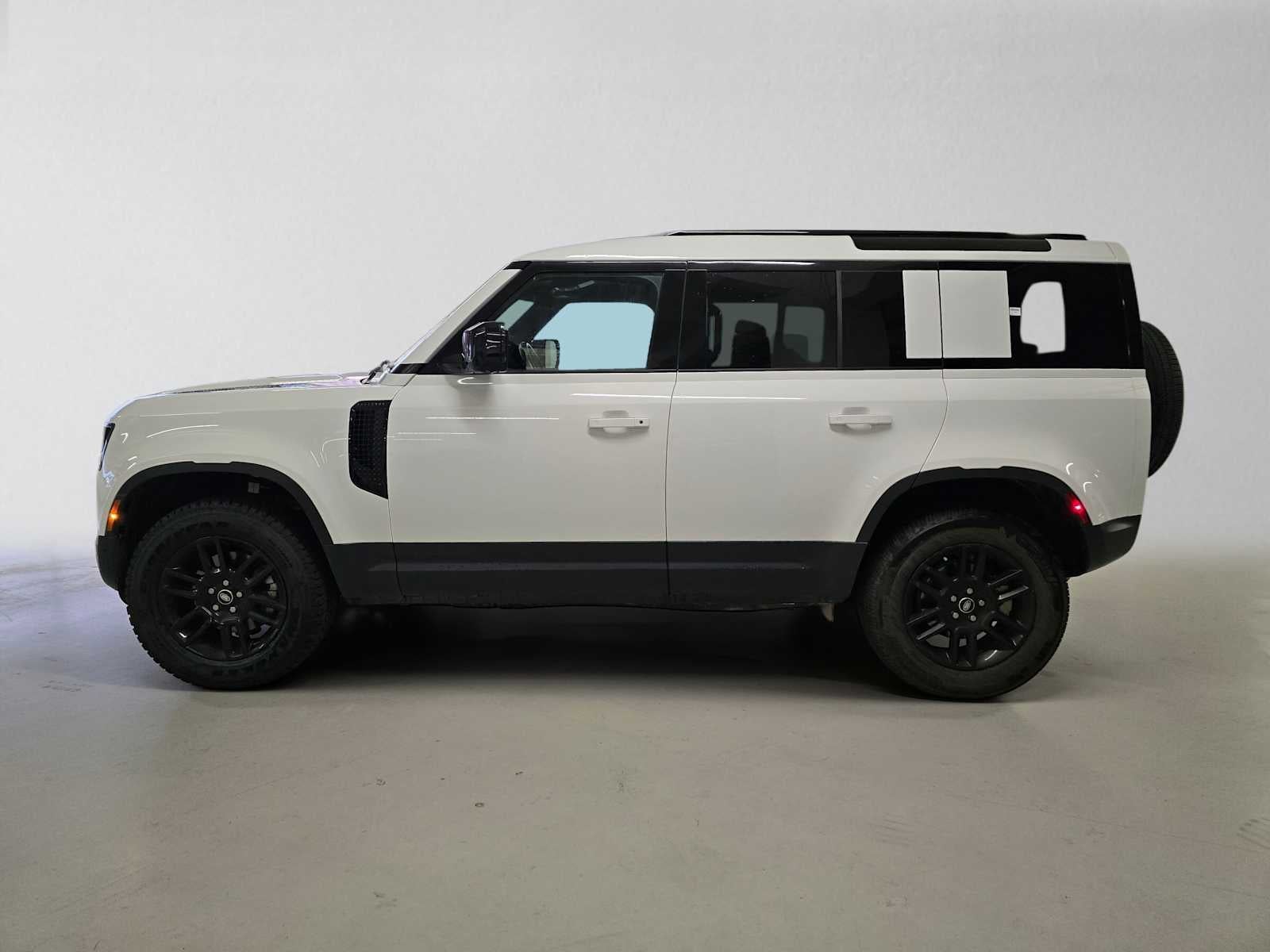 2025 Land Rover Defender S 110 P300