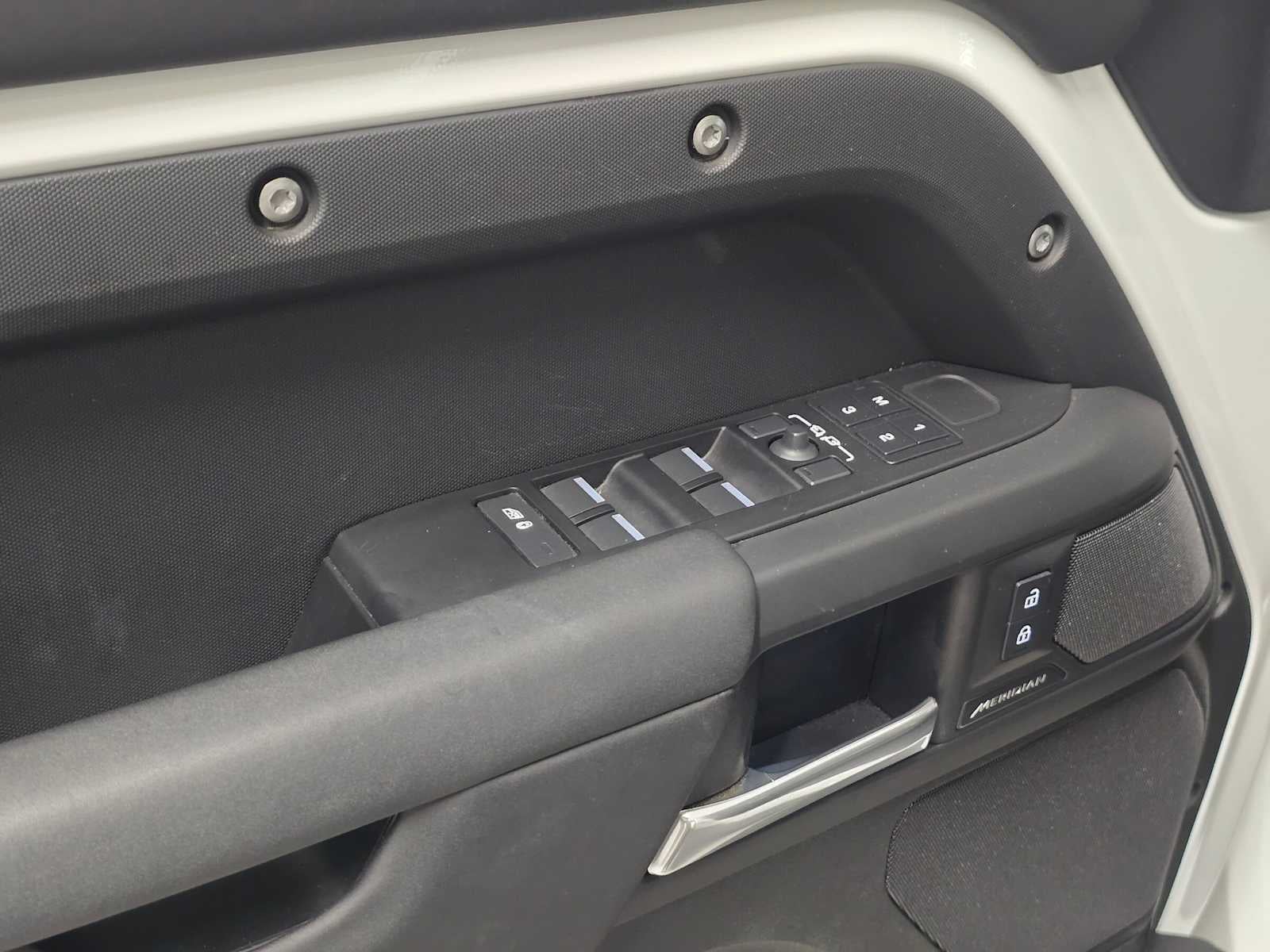 2025 Land Rover Defender S 110 P300