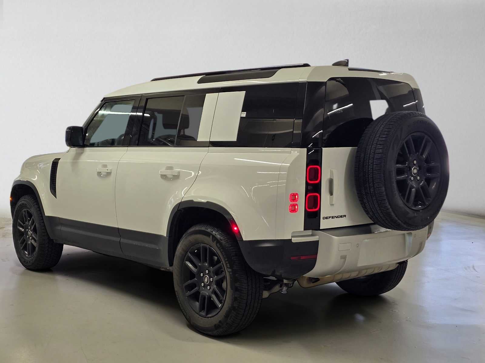 2025 Land Rover Defender S 110 P300