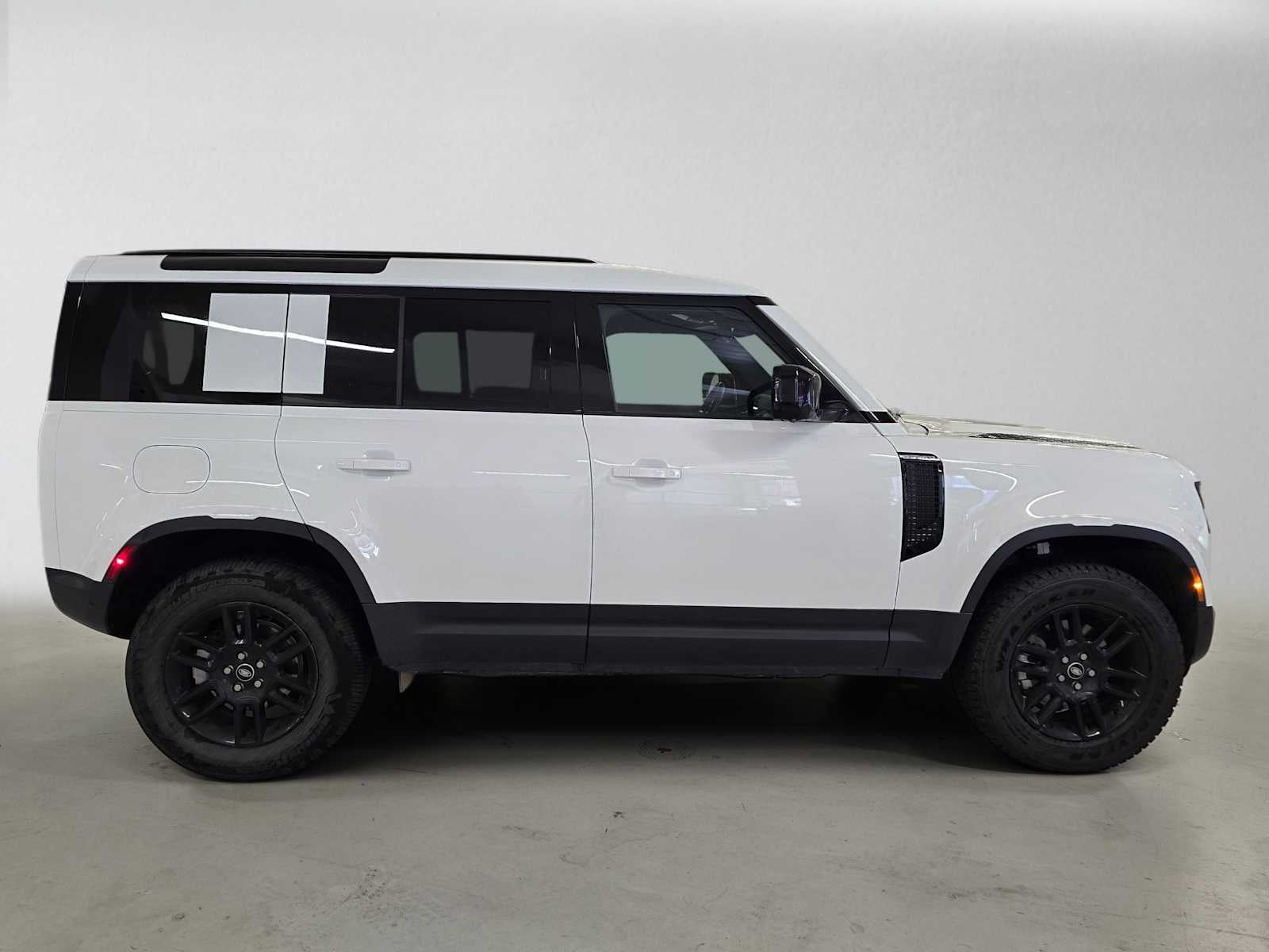 2025 Land Rover Defender S 110 P300
