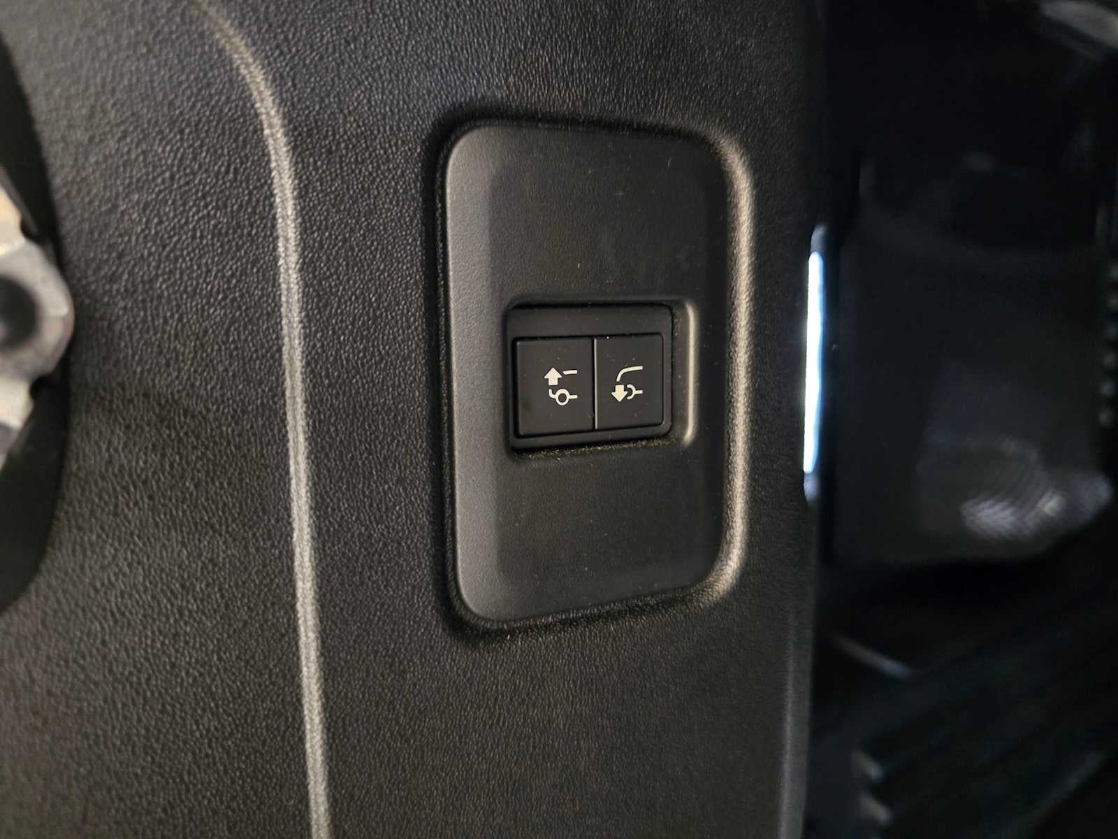 2025 Land Rover Defender S 110 P300