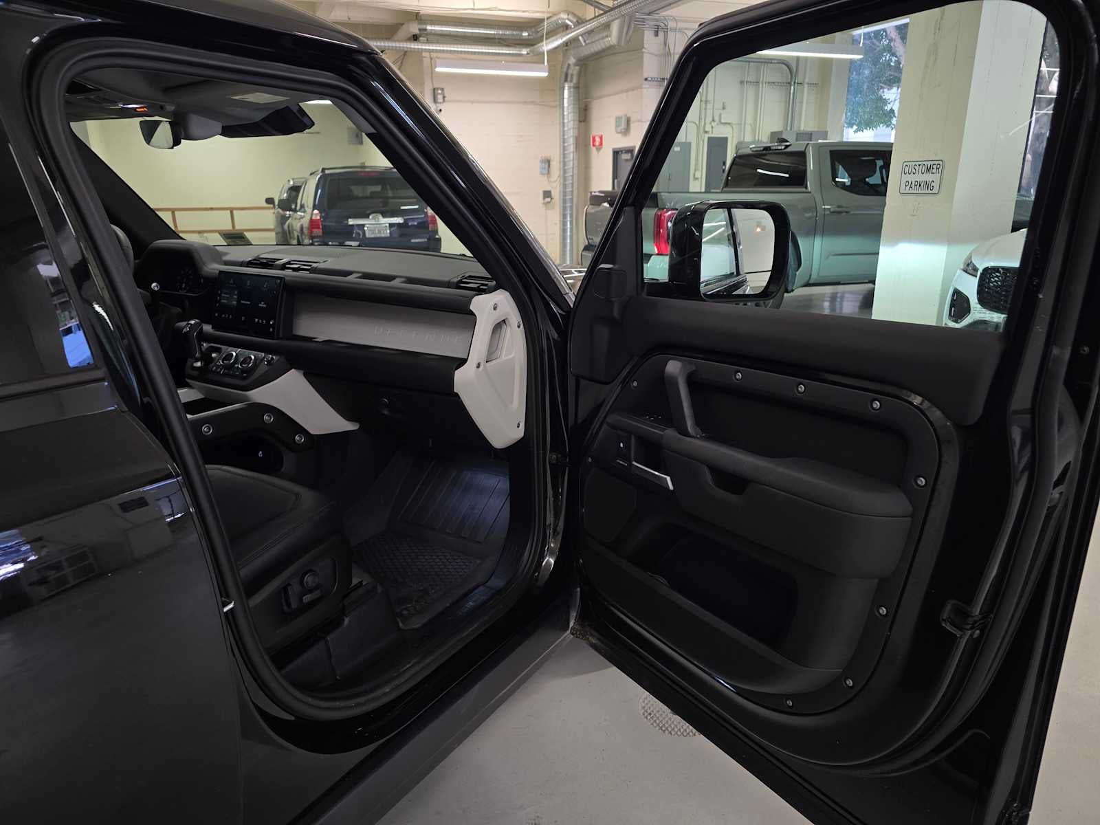 2025 Land Rover Defender S 110 P300