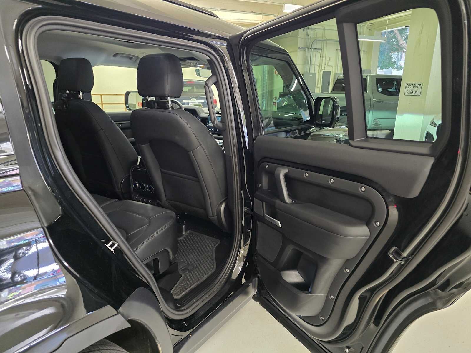 2025 Land Rover Defender S 110 P300