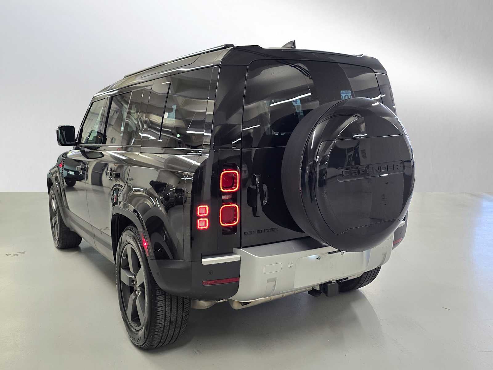 2025 Land Rover Defender S 110 P300