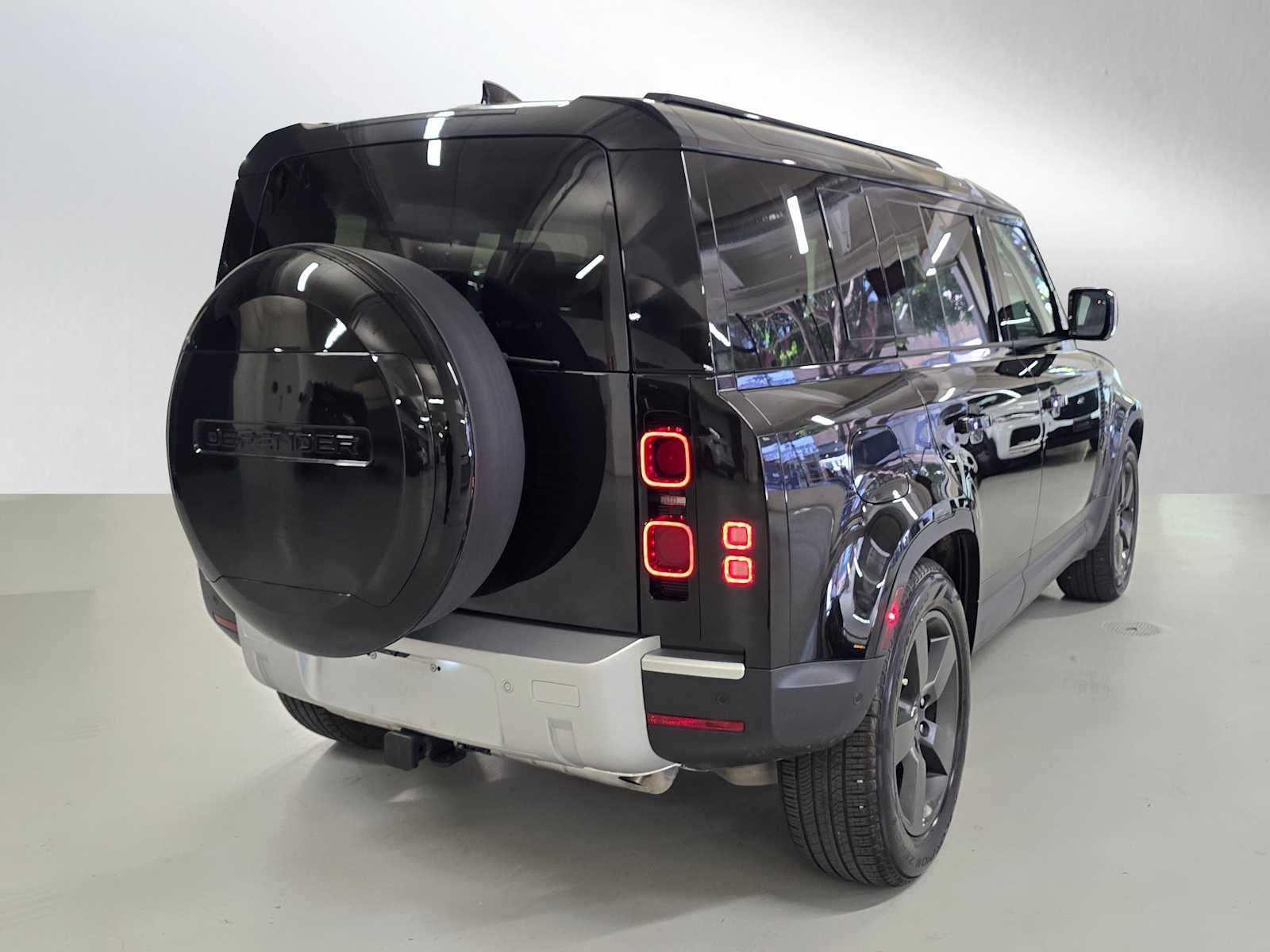 2025 Land Rover Defender S 110 P300