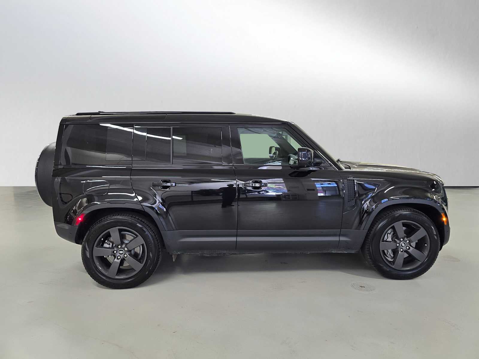 2025 Land Rover Defender S 110 P300