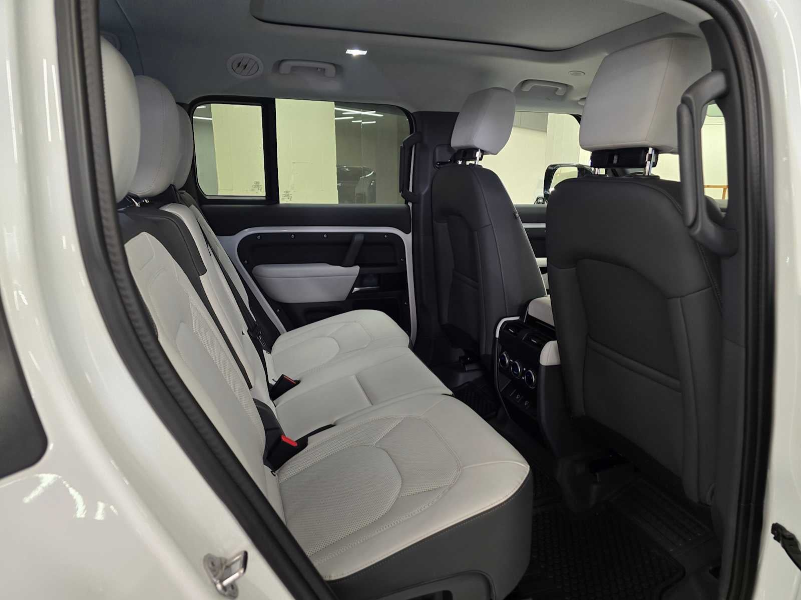 2025 Land Rover Defender S 130 P400