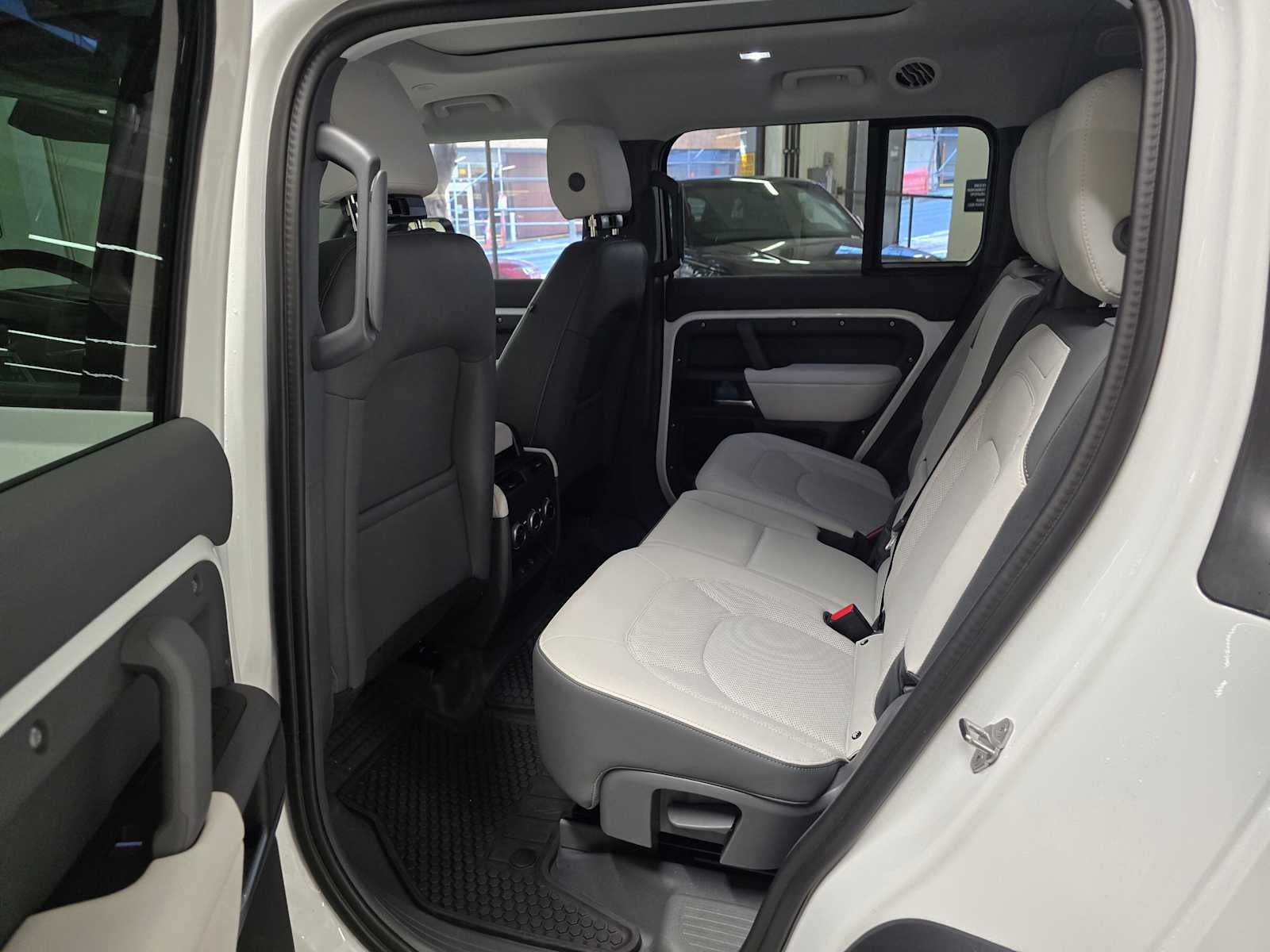 2025 Land Rover Defender S 130 P400