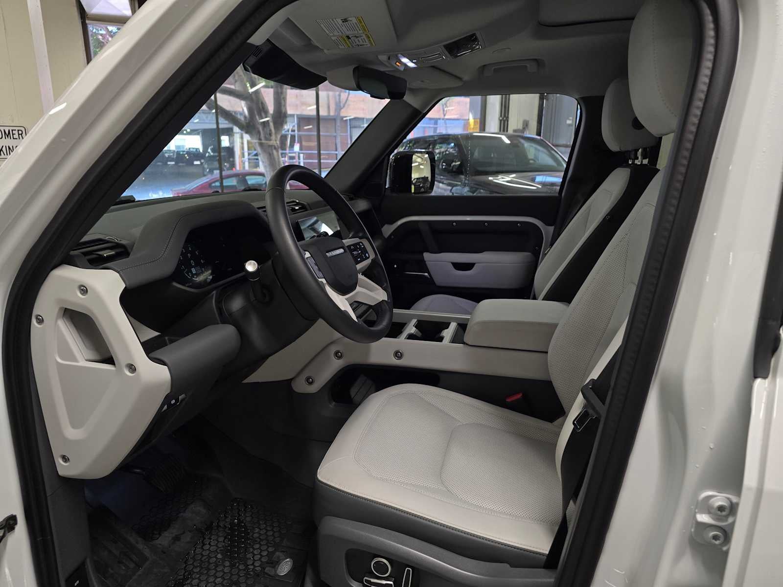 2025 Land Rover Defender S 130 P400