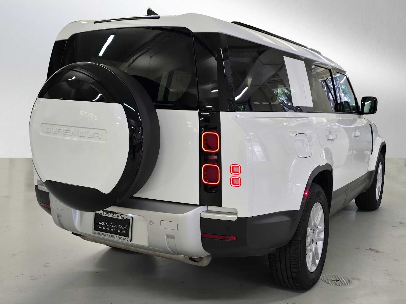 2025 Land Rover Defender S 130 P400