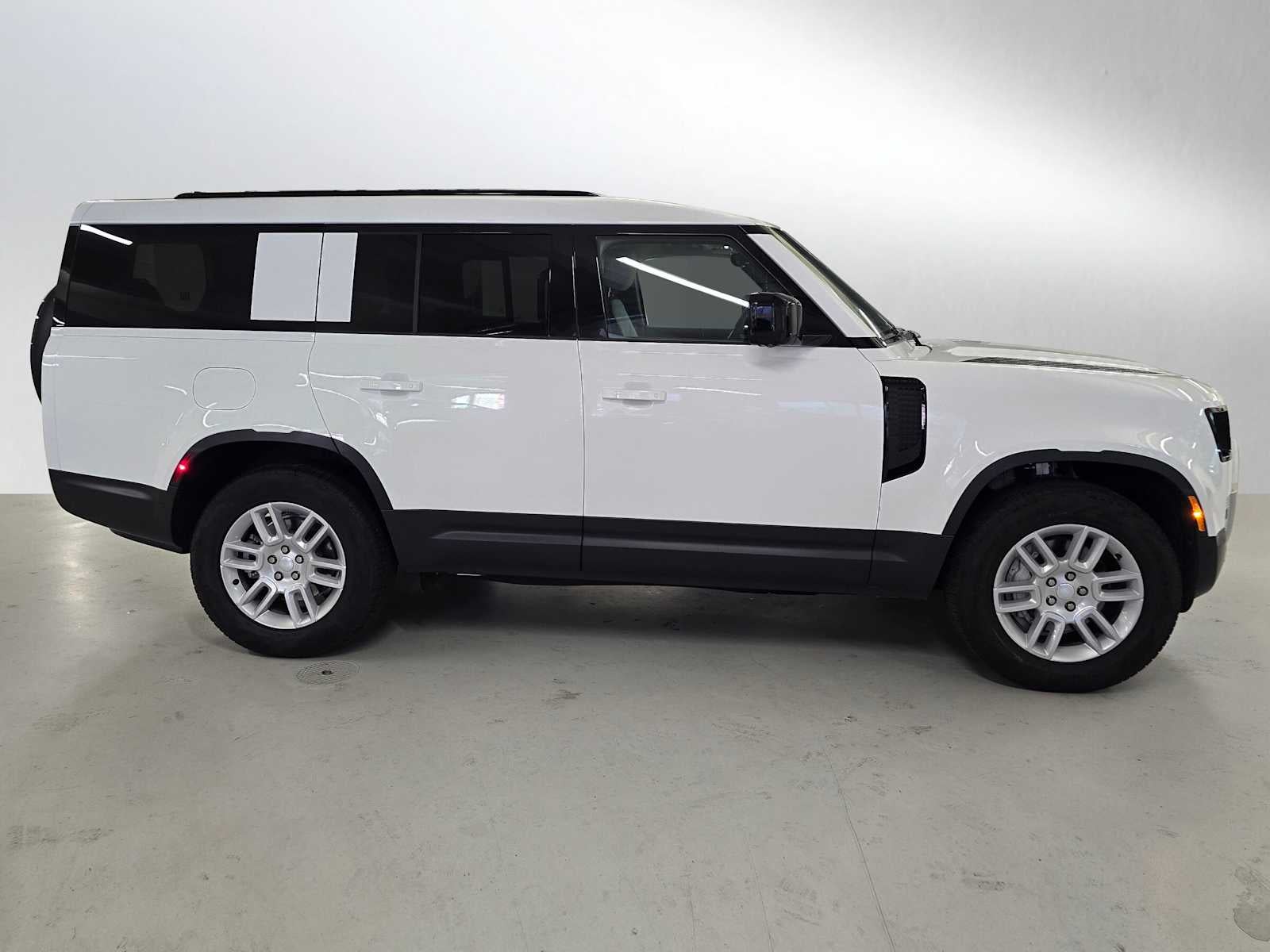 2025 Land Rover Defender S 130 P400