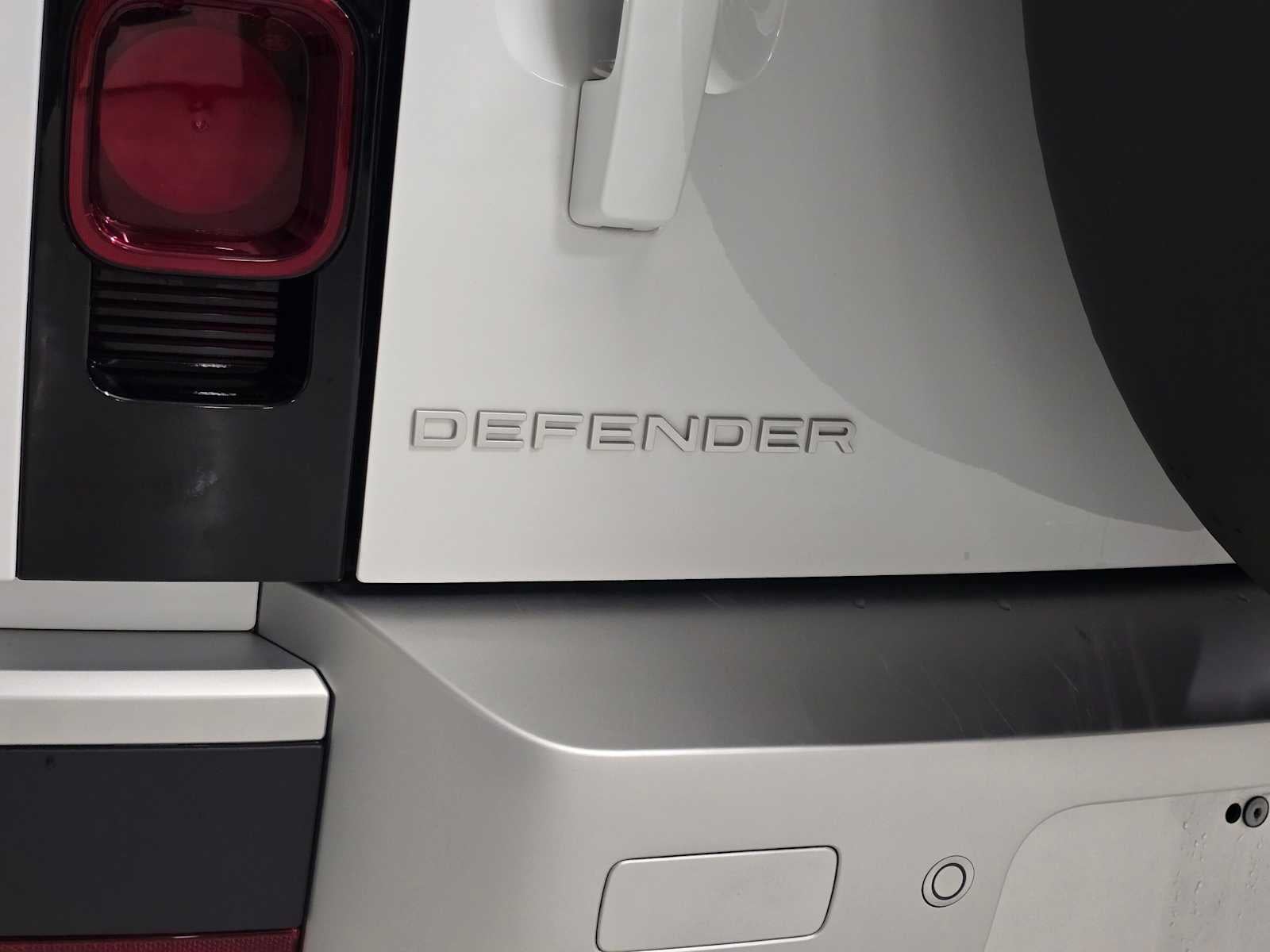 2025 Land Rover Defender S 130 P400