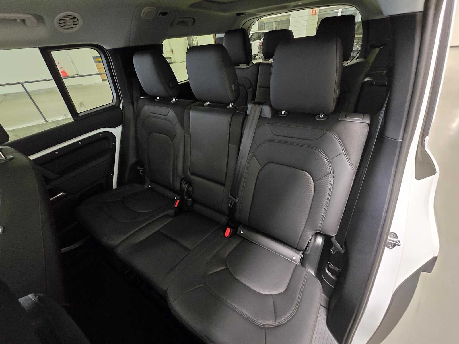 2025 Land Rover Defender S 130 P400