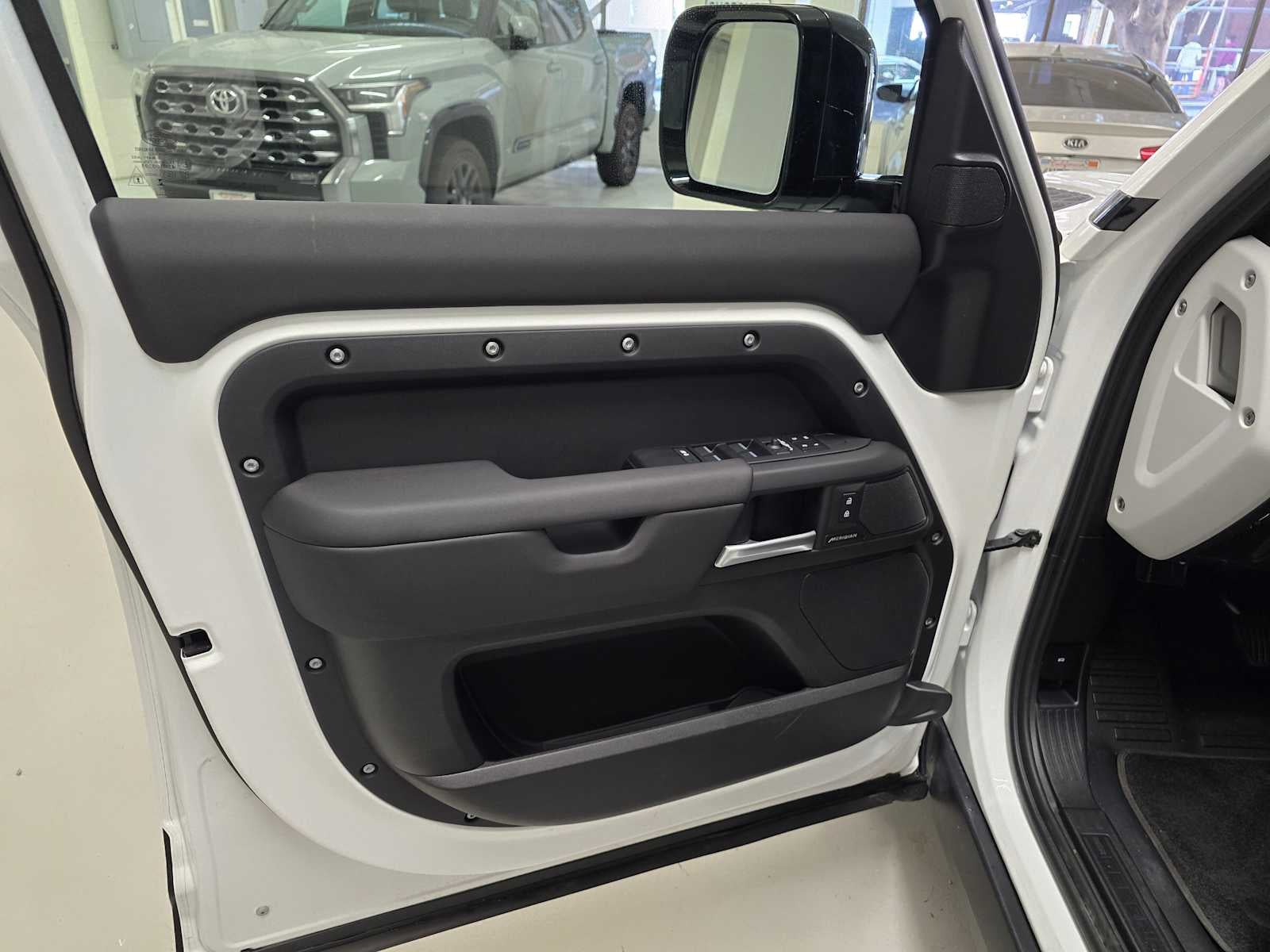 2025 Land Rover Defender S 130 P400