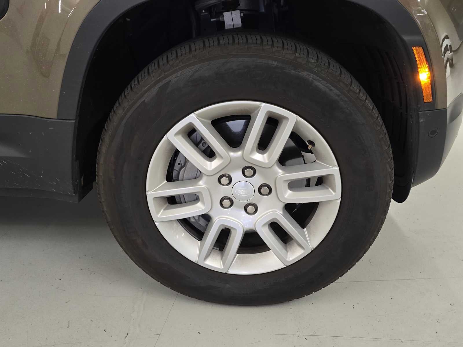 2025 Land Rover Defender S 130 P400