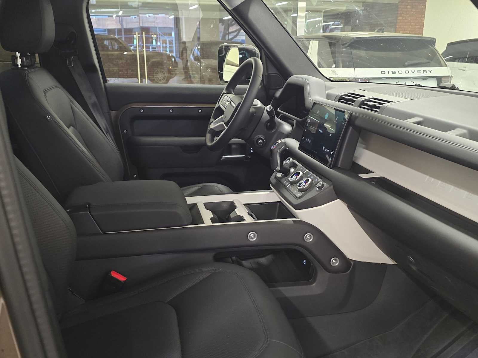 2025 Land Rover Defender S 130 P400