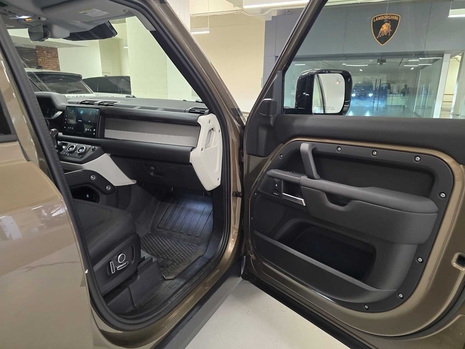 2025 Land Rover Defender S 130 P400