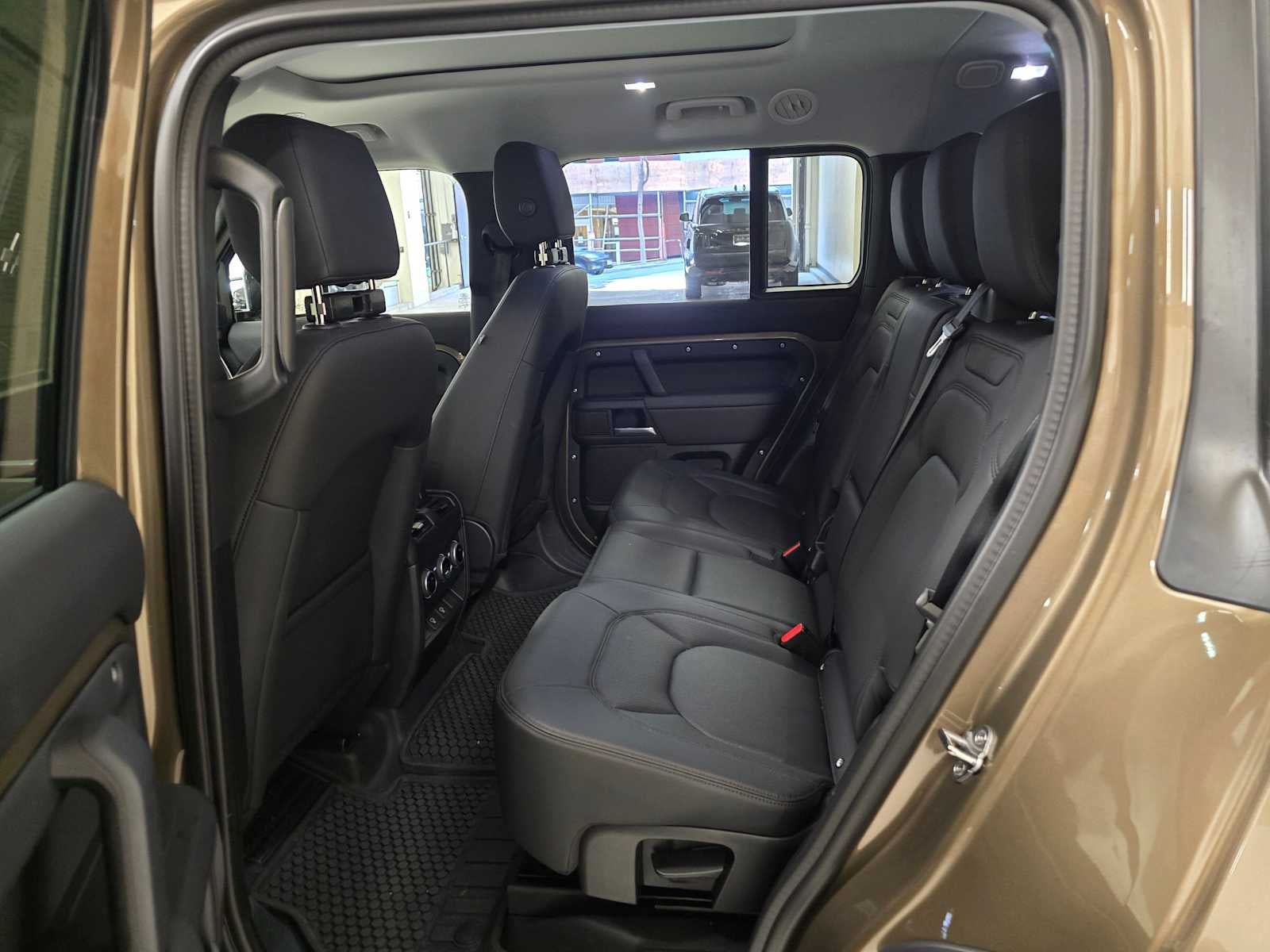 2025 Land Rover Defender S 130 P400